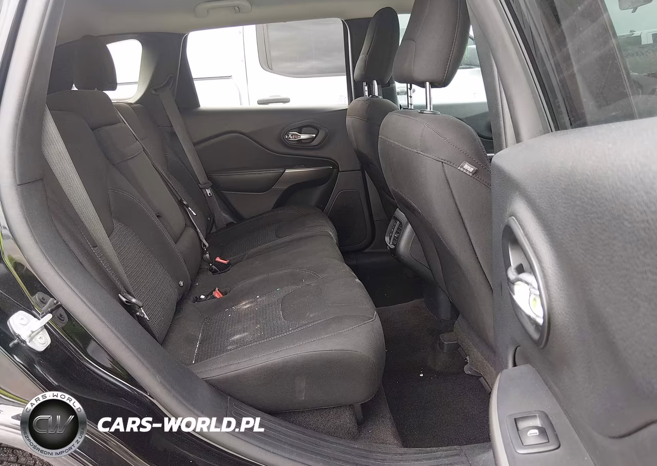 2019 Jeep Cherokee Latitude Fwd VIN:1C4PJLCX6KD120242 - 8