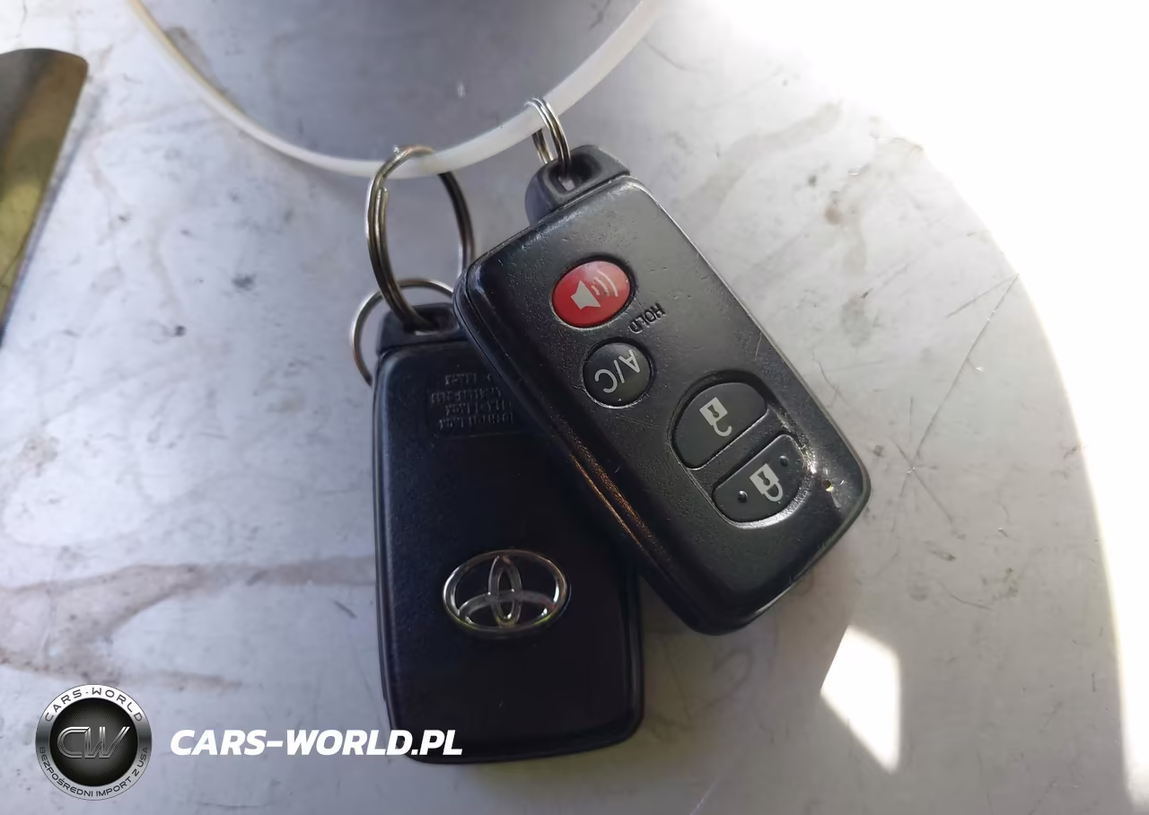 2014 Toyota Prius Plug-In VIN:JTDKN3DP9E3056818 - 11