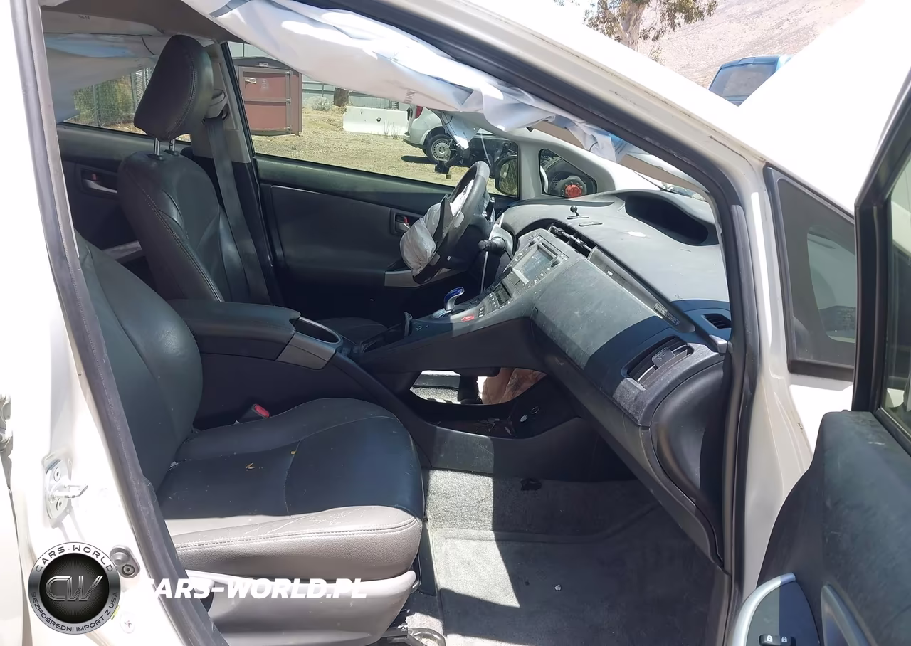 2014 Toyota Prius Plug-In VIN:JTDKN3DP9E3056818 - 5