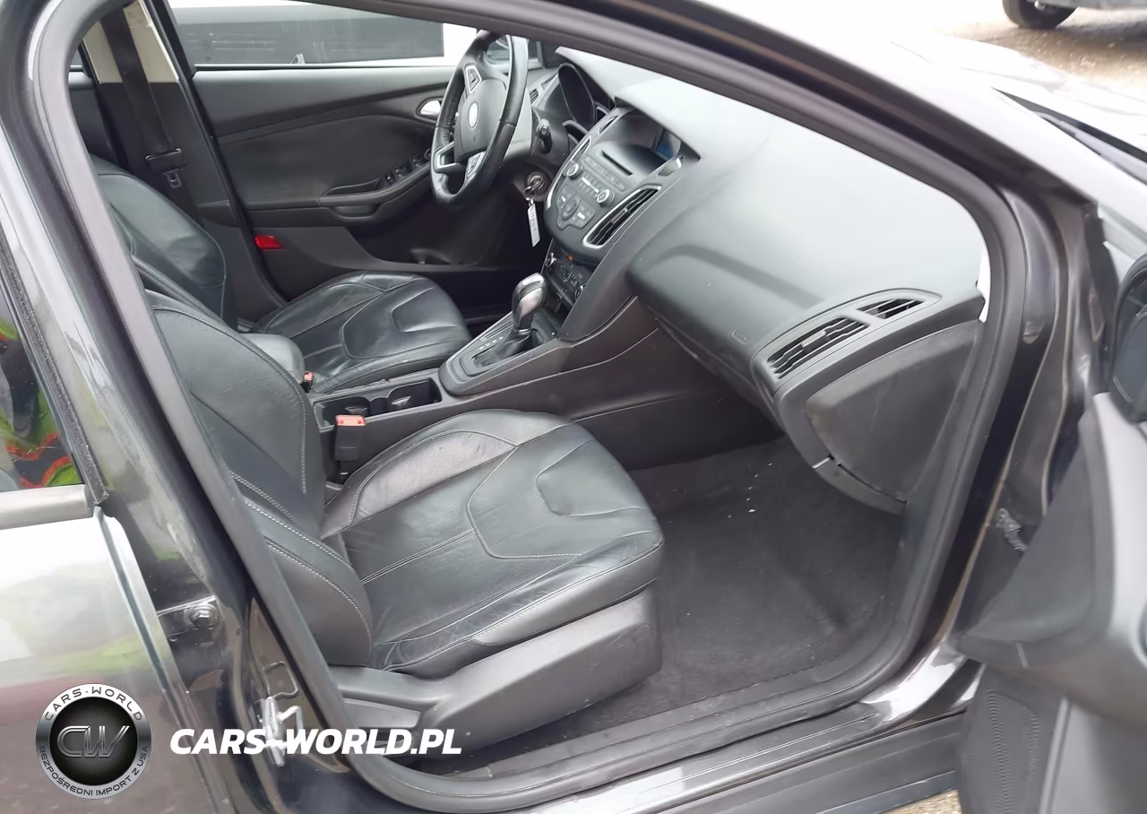 2016 Ford Focus Se VIN:1FADP3K21GL311982 - 5