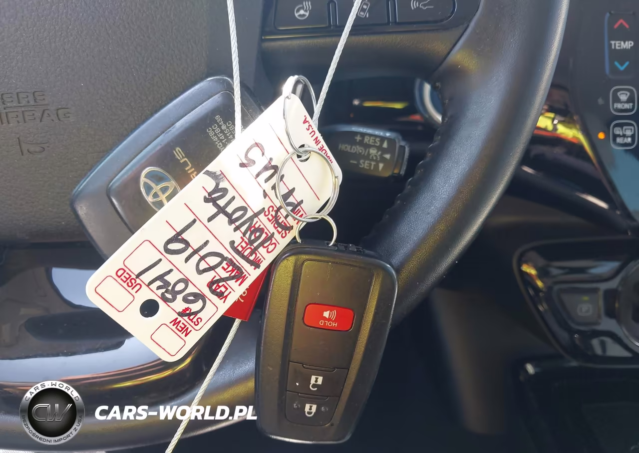 2019 Toyota Prius Limited VIN:JTDKARFU1K3071102 - 11