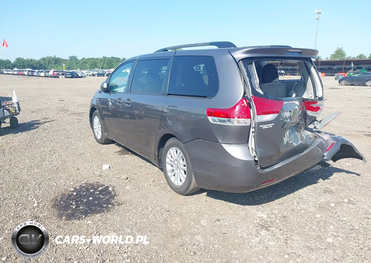 2011 Toyota Sienna Xle V6 VIN:5TDYK3DC4BS138806 - 3