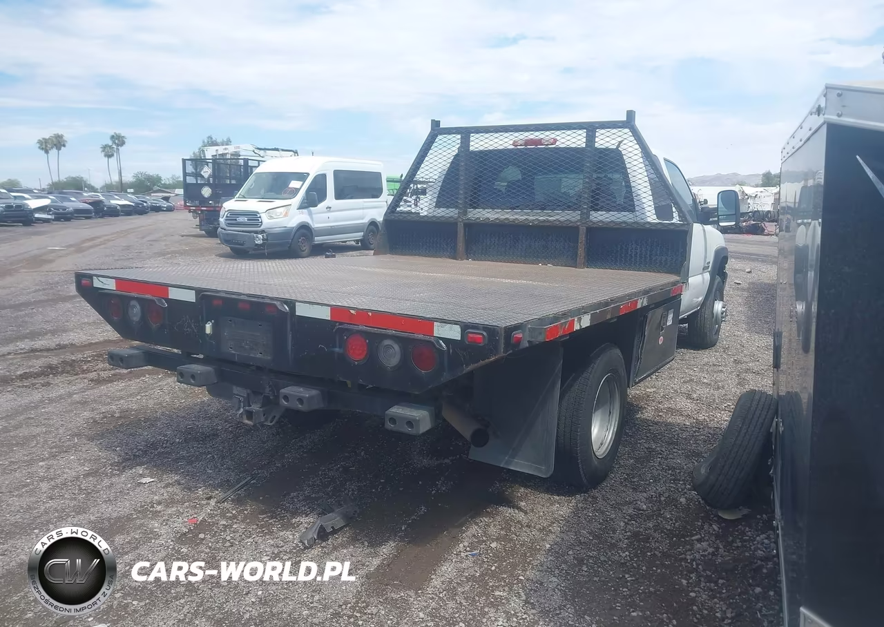2006 GMC Sierra 3500 Work Truck VIN:1GTJC39D06E184273 - 4