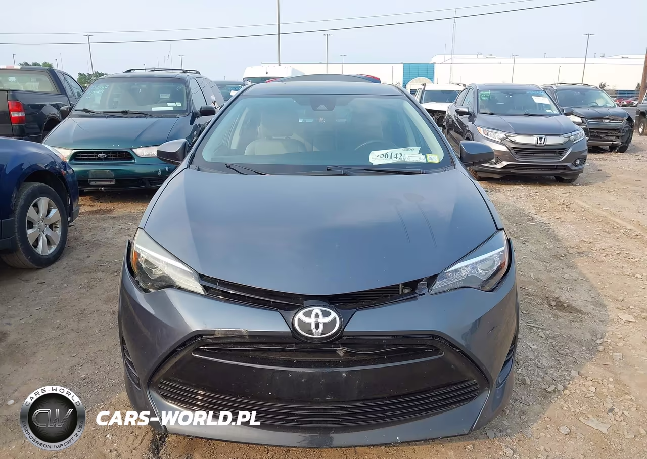 2018 Toyota Corolla Le VIN:5YFBURHE6JP848277 - 12