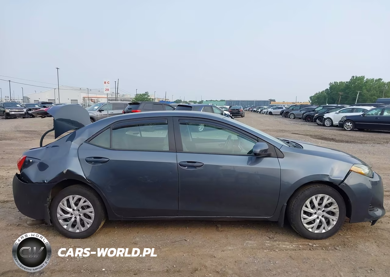 2018 Toyota Corolla Le VIN:5YFBURHE6JP848277 - 13
