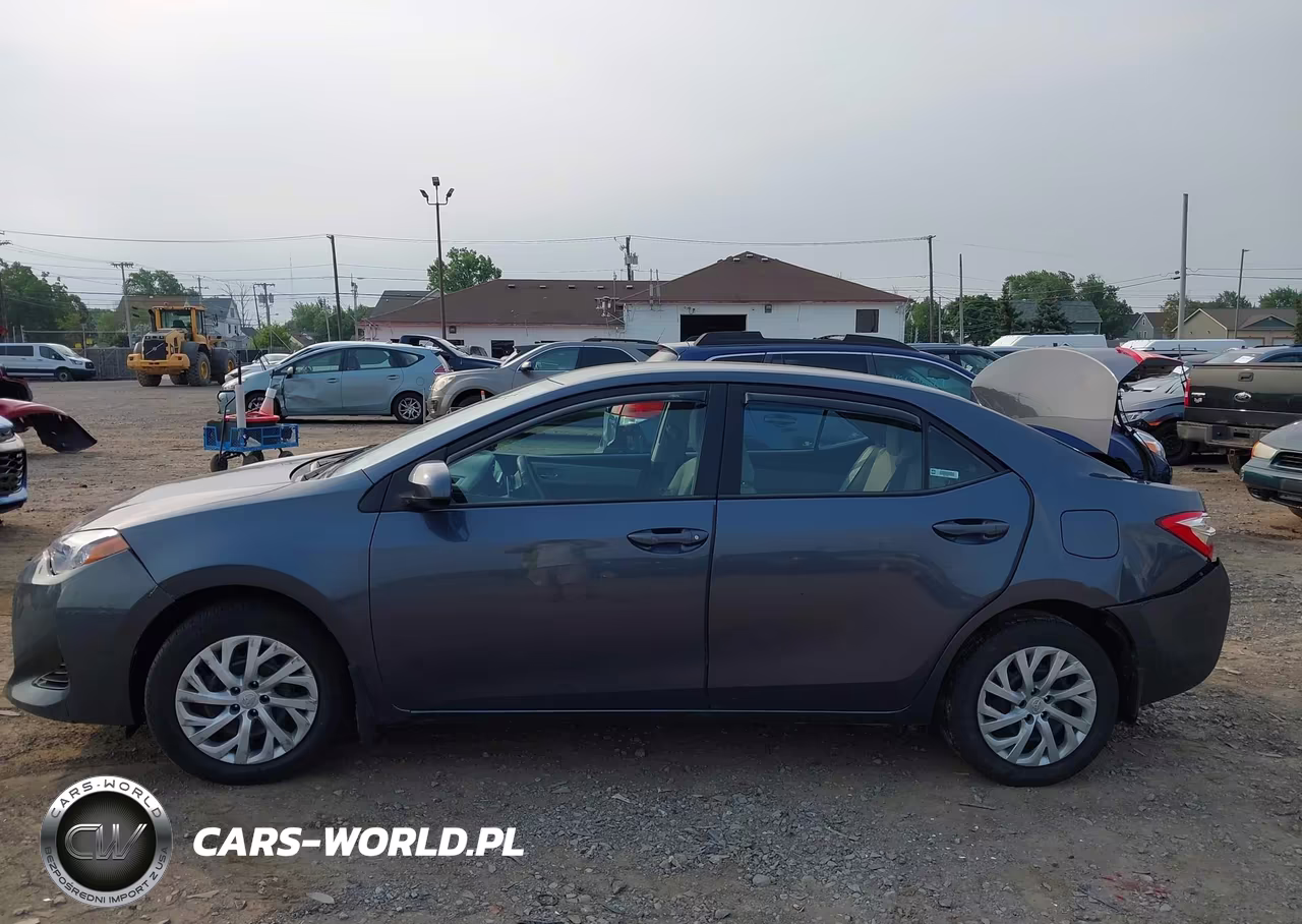 2018 Toyota Corolla Le VIN:5YFBURHE6JP848277 - 14