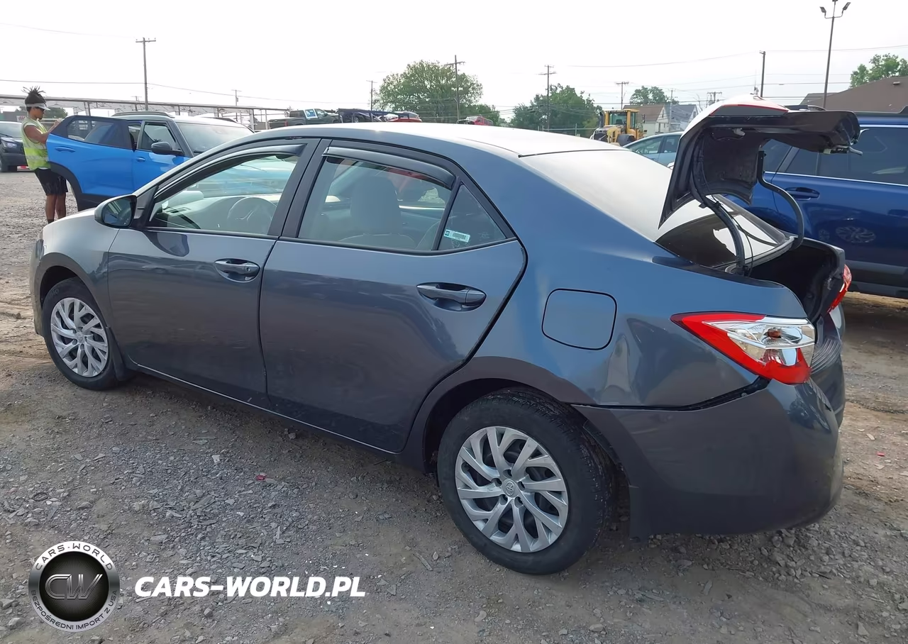 2018 Toyota Corolla Le VIN:5YFBURHE6JP848277 - 3