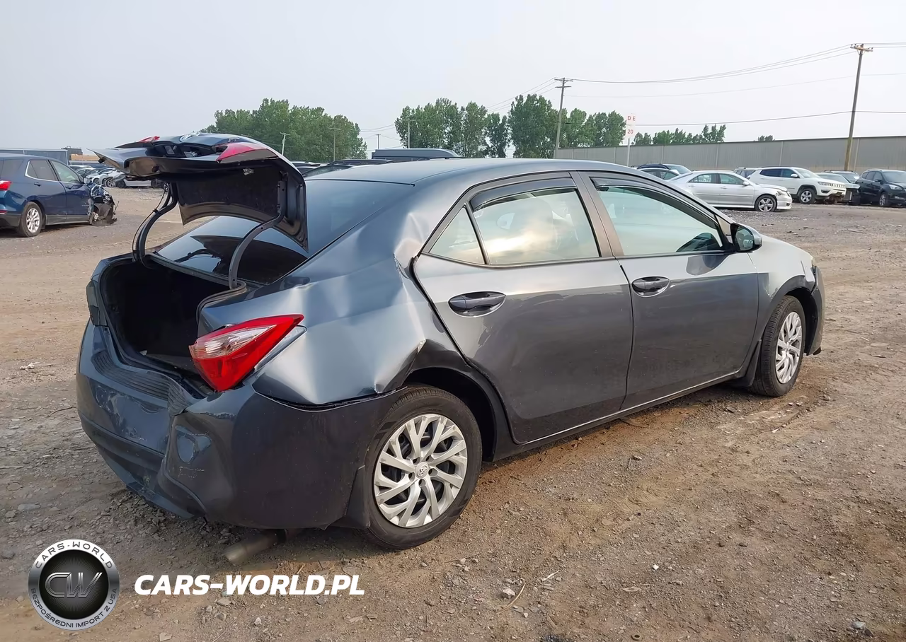 2018 Toyota Corolla Le VIN:5YFBURHE6JP848277 - 4