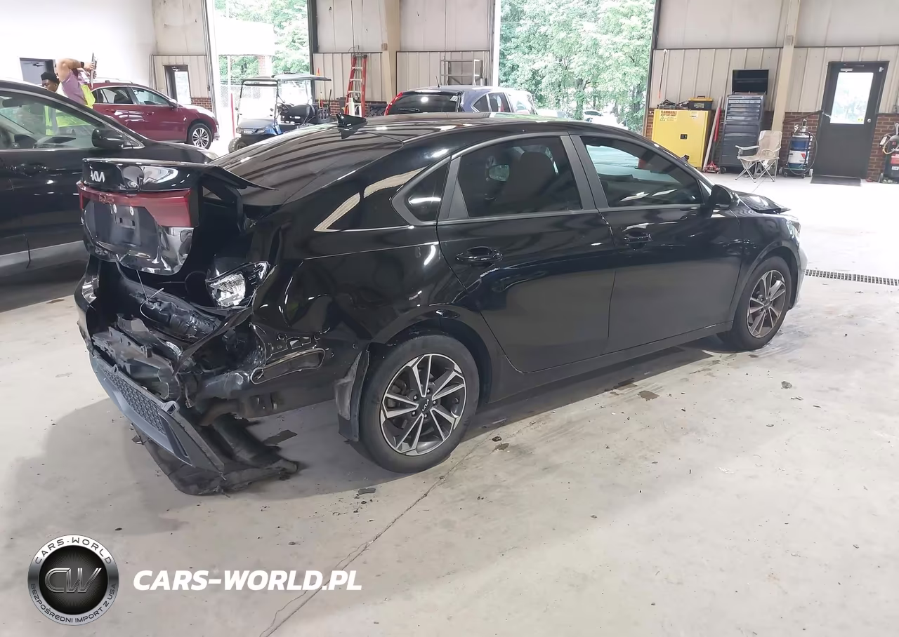 2022 Kia Forte Lxs VIN:3KPF24AD1NE472798 - 4