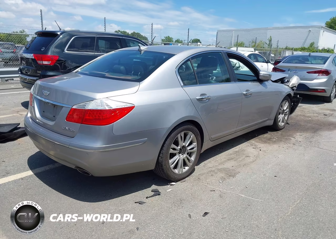 2010 Hyundai Genesis 3.8 VIN:KMHGC4DEXAU096826 - 4