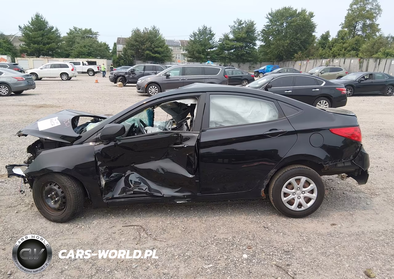 2013 Hyundai Accent Gls VIN:KMHCT4AE2DU556391 - 15