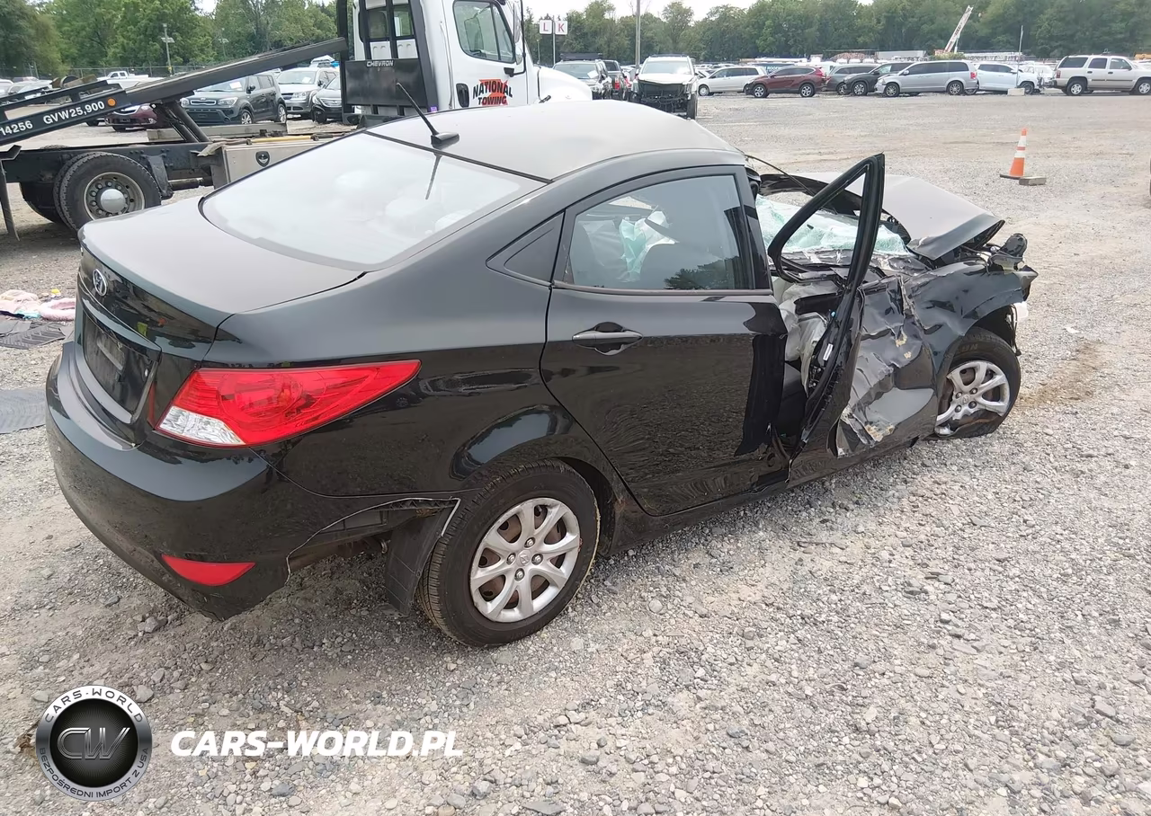 2013 Hyundai Accent Gls VIN:KMHCT4AE2DU556391 - 4
