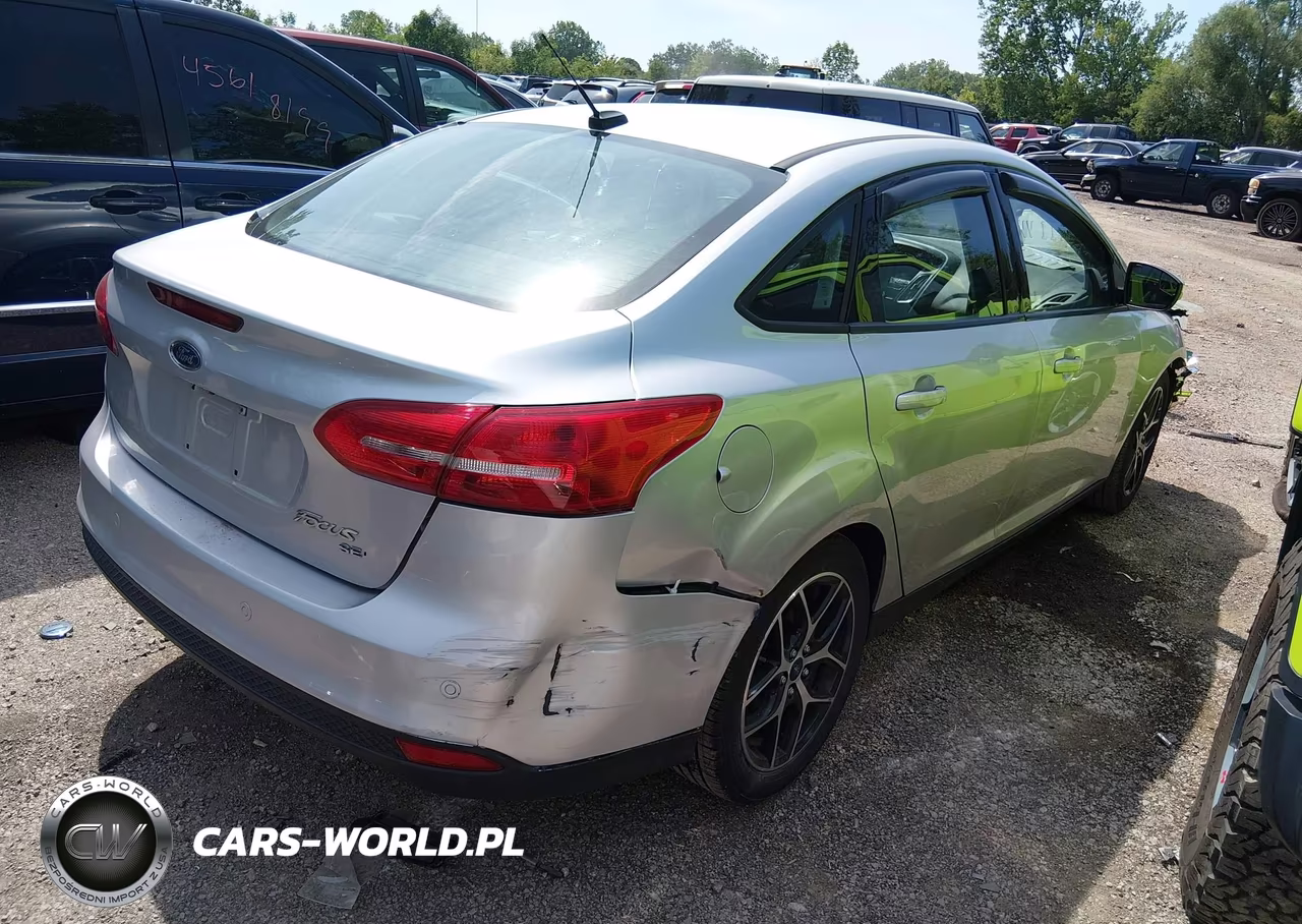 2017 Ford Focus Sel VIN:1FADP3H27HL225407 - 4
