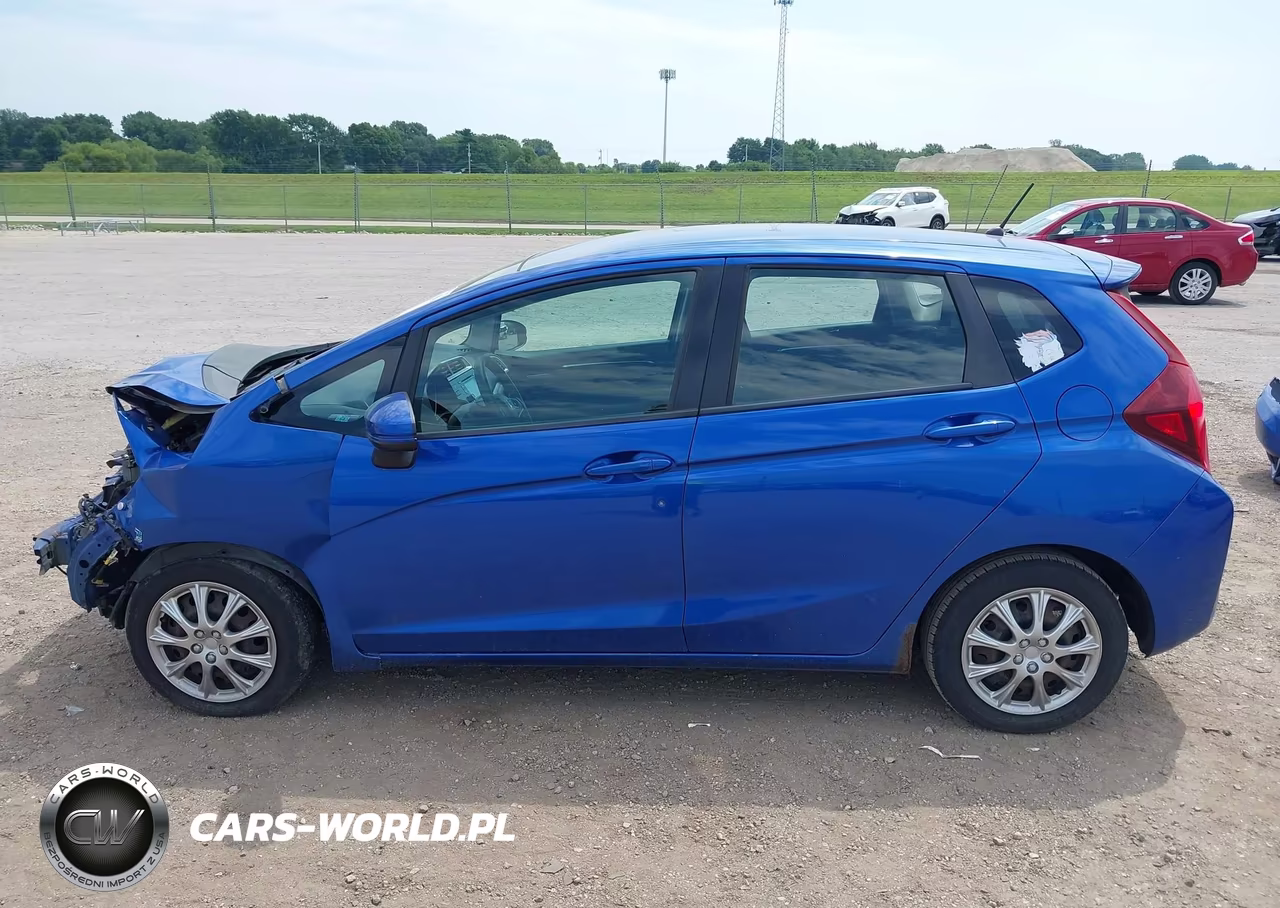 2015 Honda Fit Lx VIN:3HGGK5G53FM728667 - 15