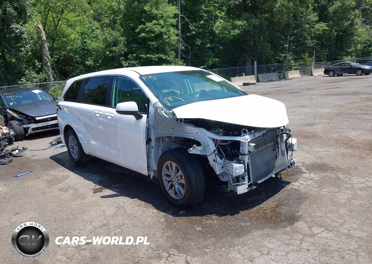 2024 Toyota Sienna Le