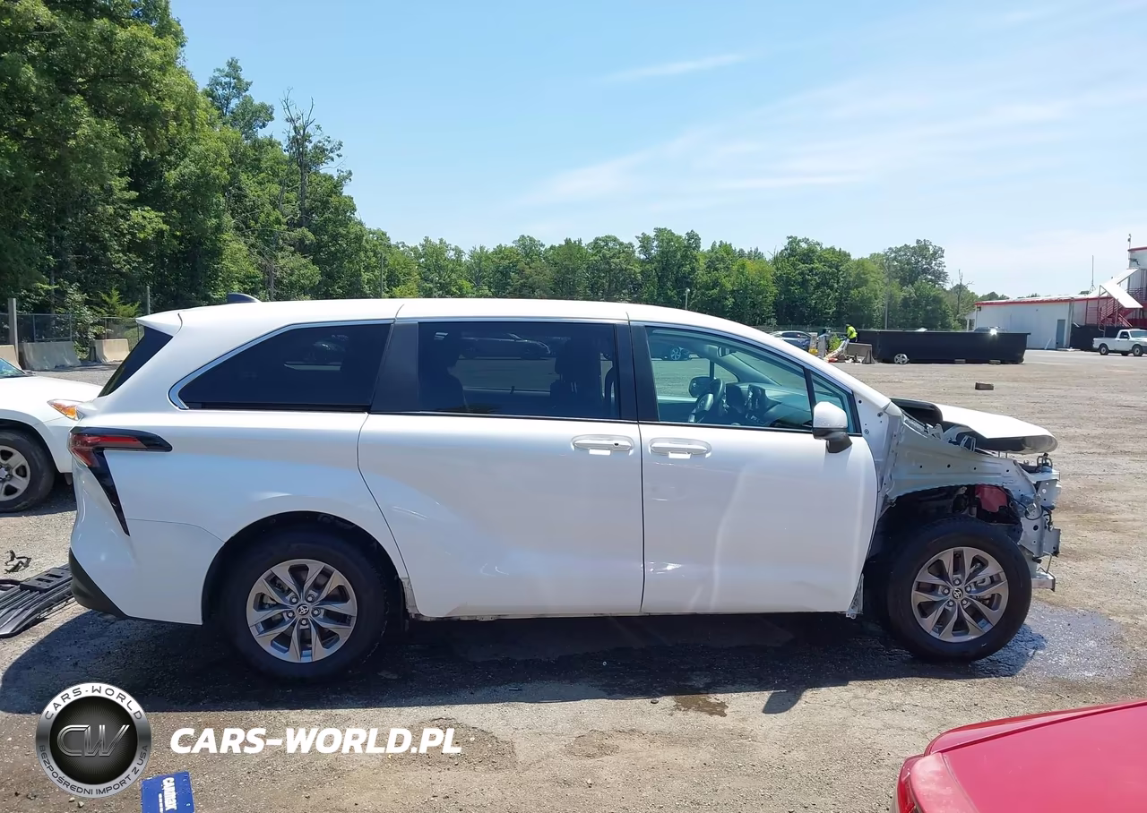 2024 Toyota Sienna Le VIN:5TDKRKECXRS207261 - 14