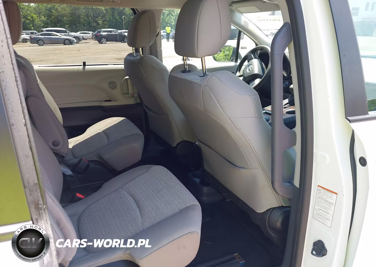 2024 Toyota Sienna Le VIN:5TDKRKECXRS207261 - 8