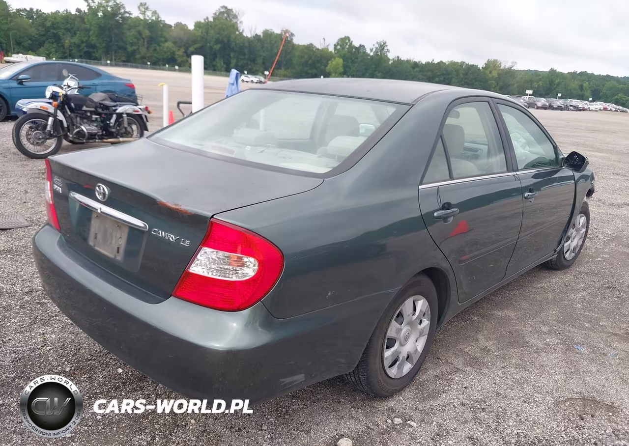 2002 Toyota Camry Le VIN:JTDBE32K020073012 - 4
