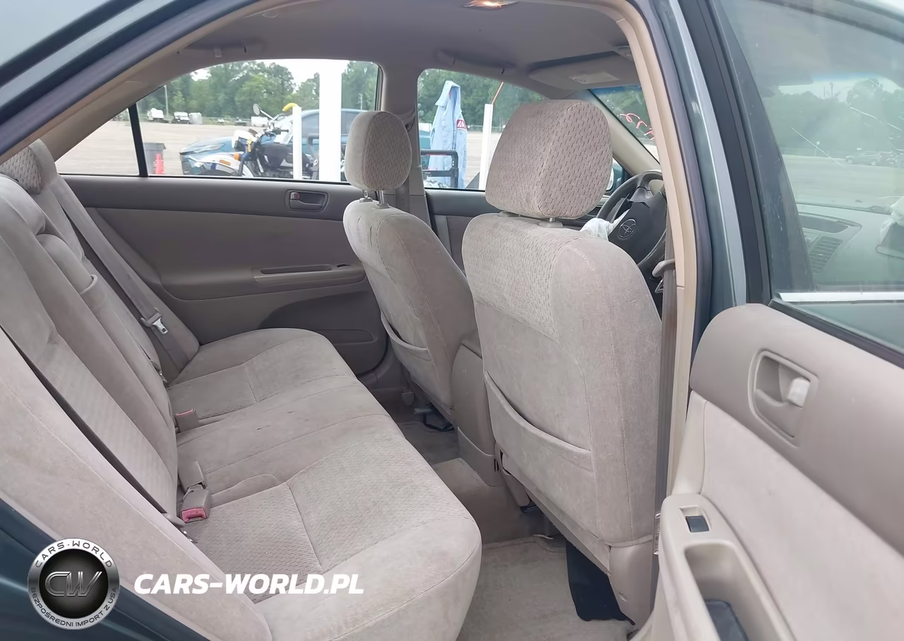 2002 Toyota Camry Le VIN:JTDBE32K020073012 - 8