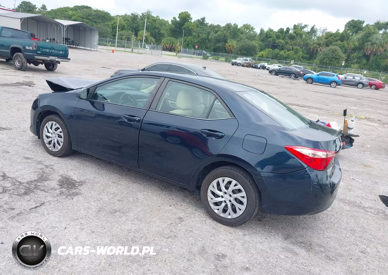 2017 Toyota Corolla Le VIN:5YFBURHE8HP728457 - 3