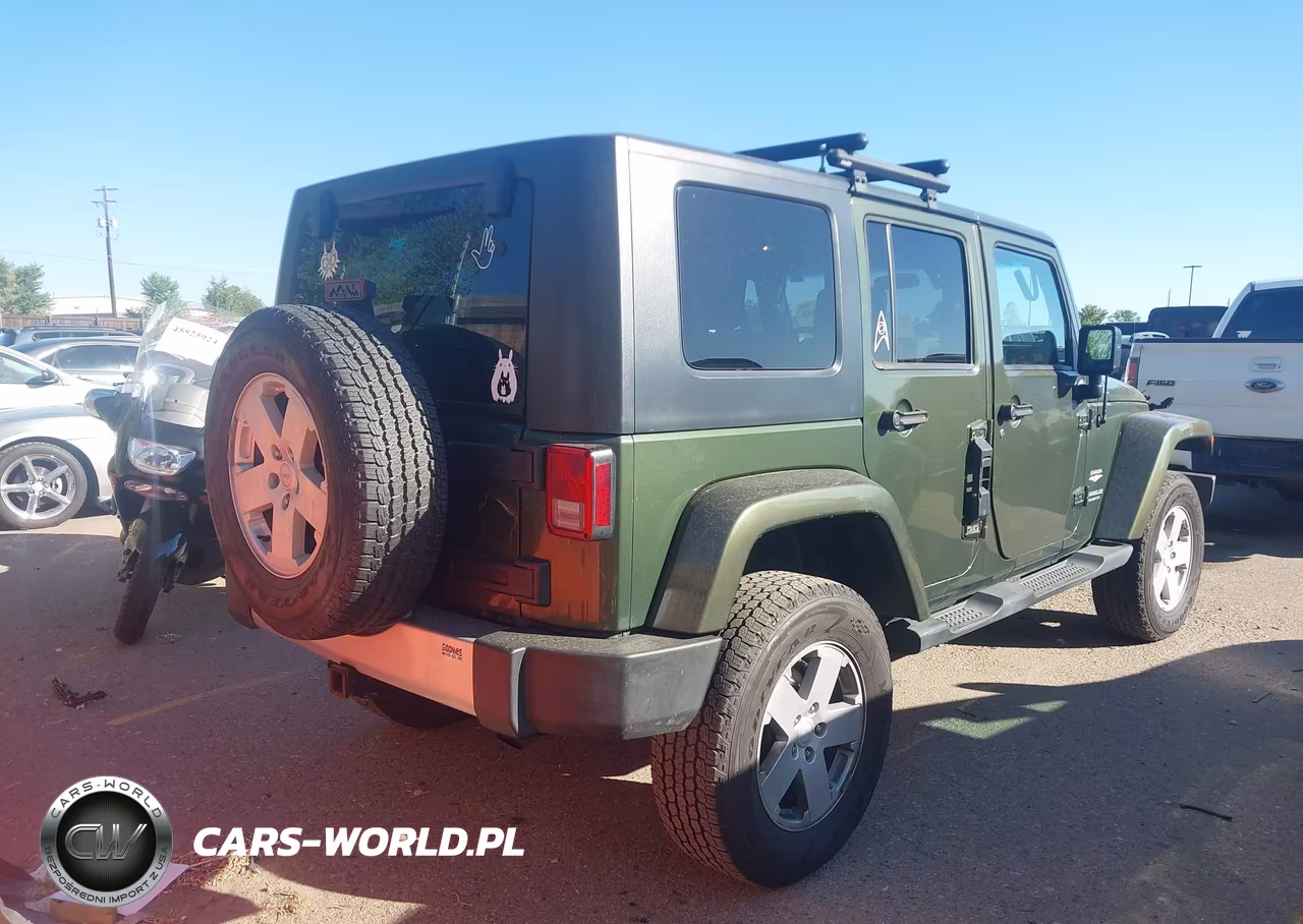 2008 Jeep Wrangler Unlimited Sahara VIN:1J4GA591X8L505505 - 16