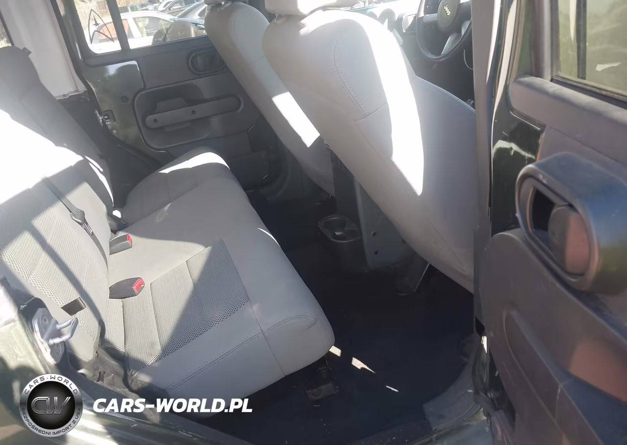 2008 Jeep Wrangler Unlimited Sahara VIN:1J4GA591X8L505505 - 8