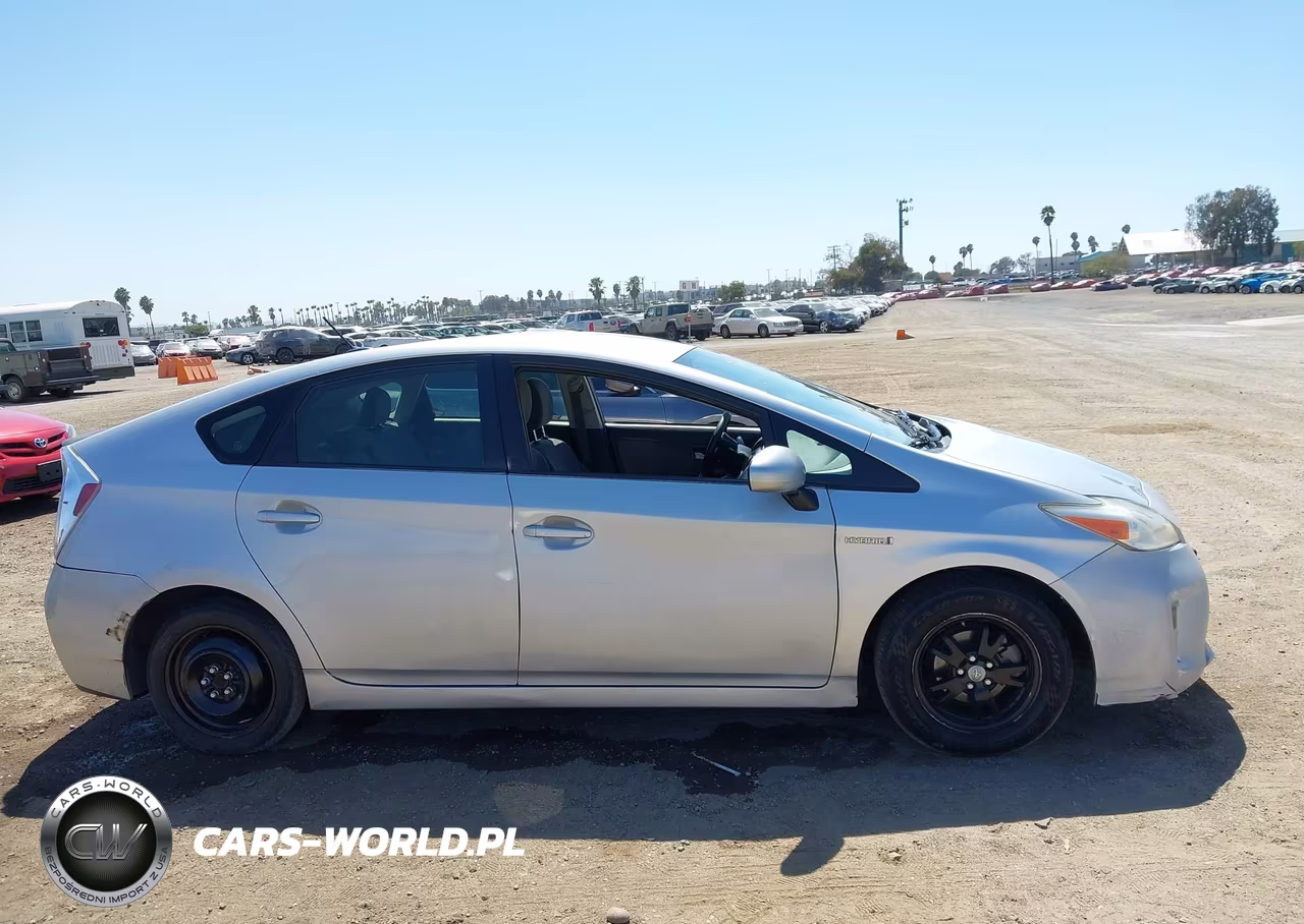 2012 Toyota Prius Three VIN:JTDKN3DU1C5411312 - 14