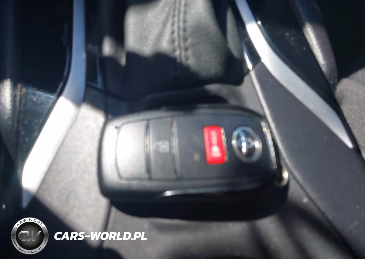 2022 Toyota Corolla Cross Le VIN:7MUCAABG4NV027528 - 11