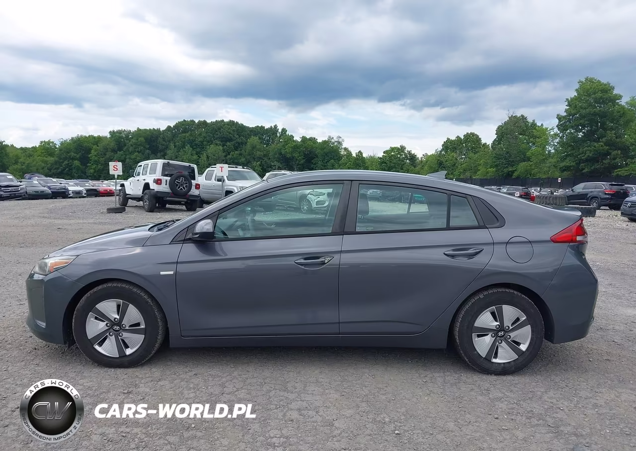2018 Hyundai Ioniq Hybrid Blue VIN:KMHC65LC3JU100937 - 16