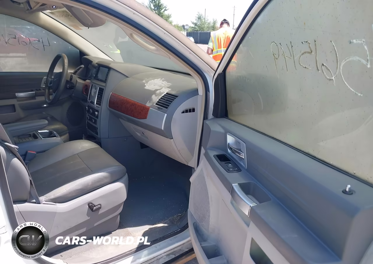 2008 Chrysler Town & Country Touring VIN:2A8HR54P98R729704 - 5