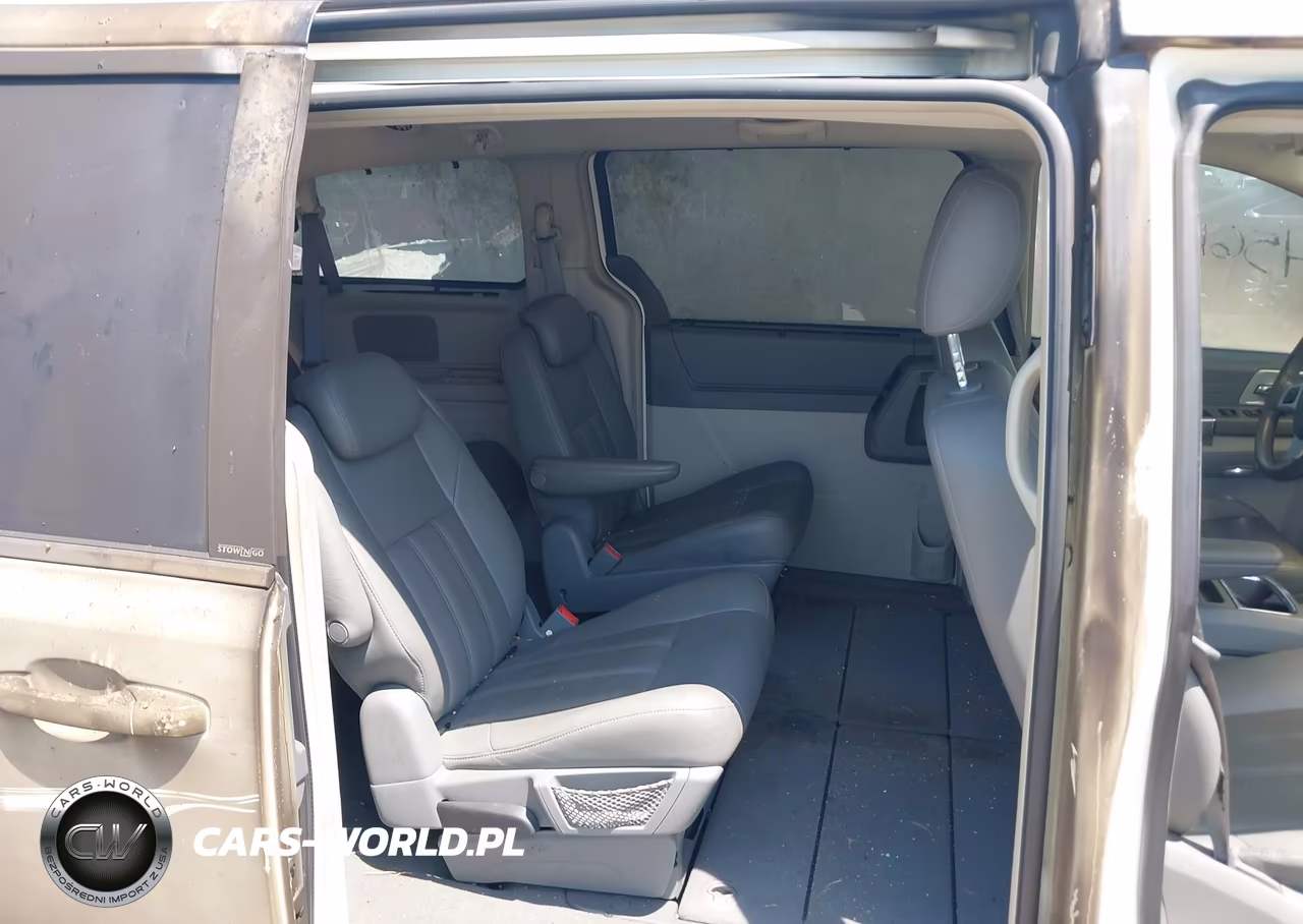 2008 Chrysler Town & Country Touring VIN:2A8HR54P98R729704 - 8