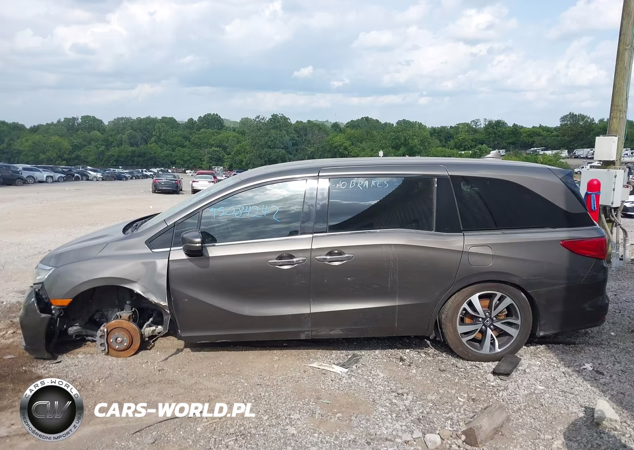 2018 Honda Odyssey Elite VIN:5FNRL6H96JB107612 - 14