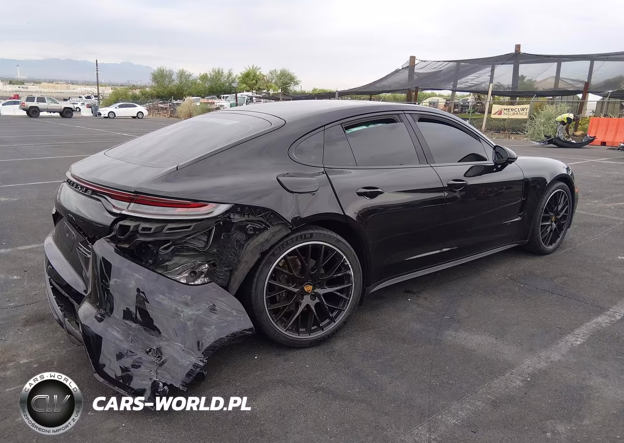 2023 Porsche Panamera 4-4 Platinum Edition-Platinum Edition VIN:WP0AJ2A78PL102065 - 4