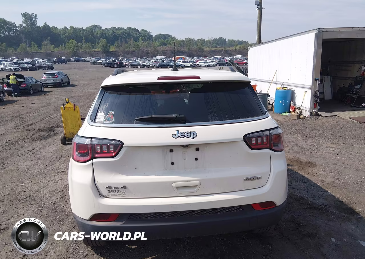 2019 Jeep Compass Latitude 4X4 VIN:3C4NJDBB0KT652924 - 16