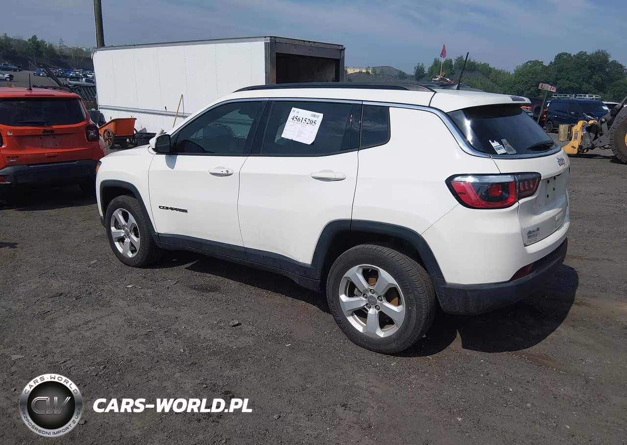 2019 Jeep Compass Latitude 4X4 VIN:3C4NJDBB0KT652924 - 3
