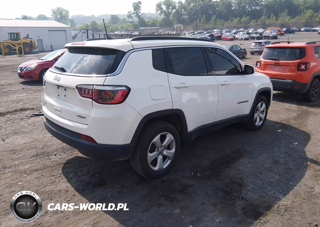 2019 Jeep Compass Latitude 4X4 VIN:3C4NJDBB0KT652924 - 4