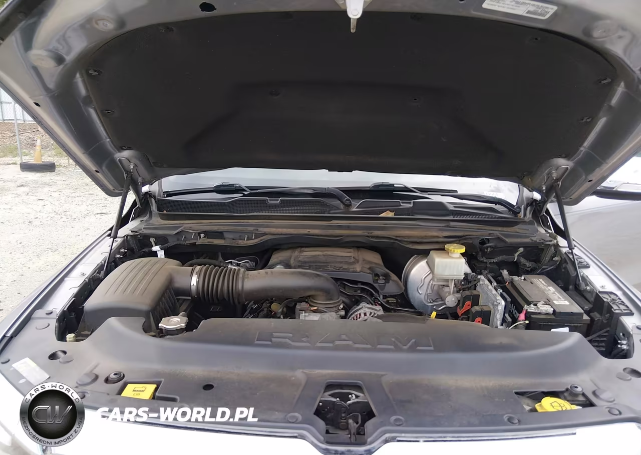 2019 Ram 1500 Laramie 4X2 5'7 Box VIN:1C6RREJT0KN635722 - 10