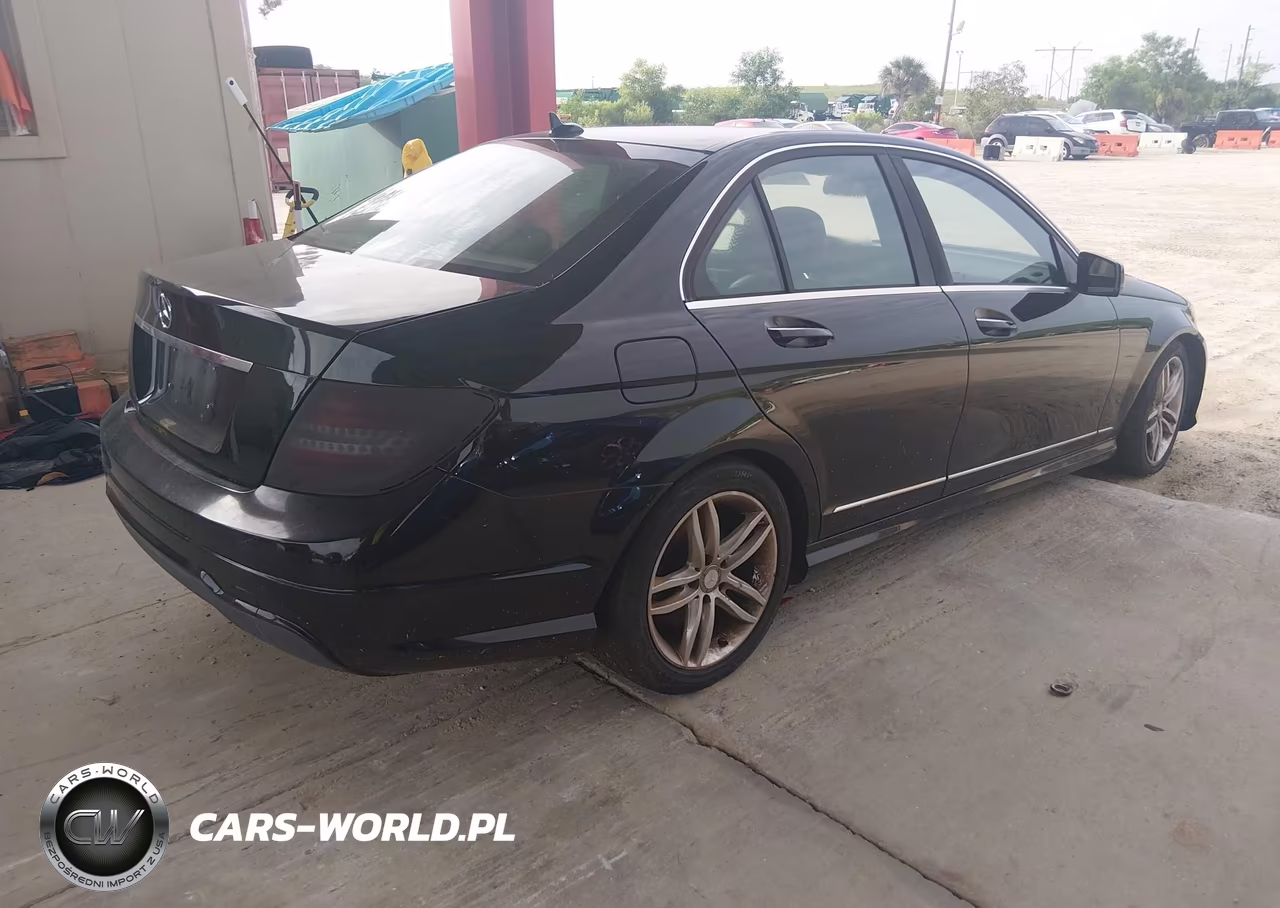 2013 Mercedes-Benz C 250 Sport VIN:WDDGF4HBXDR269981 - 4