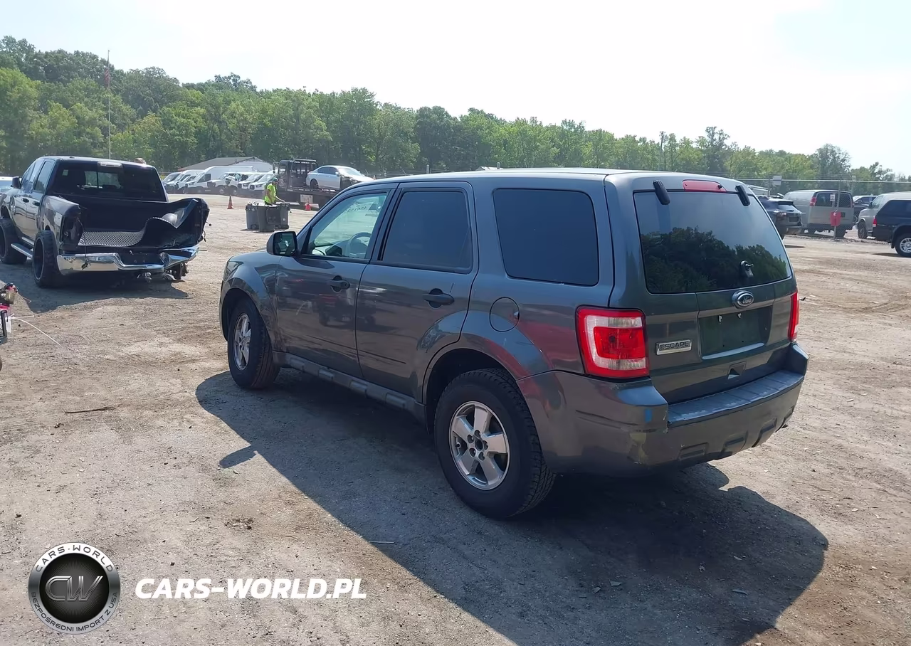 2010 Ford Escape Xls VIN:1FMCU0C76AKD15431 - 3