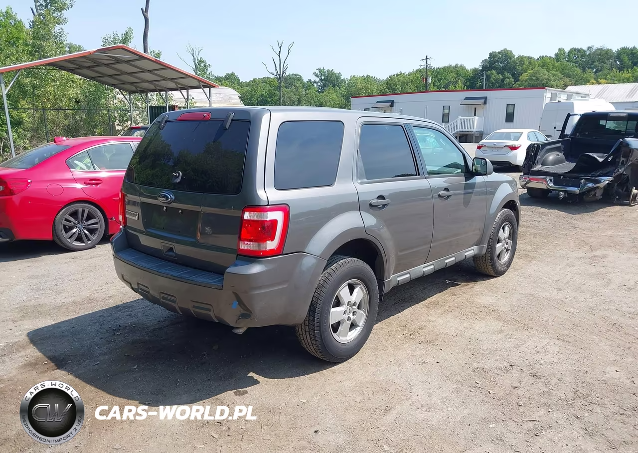 2010 Ford Escape Xls VIN:1FMCU0C76AKD15431 - 4