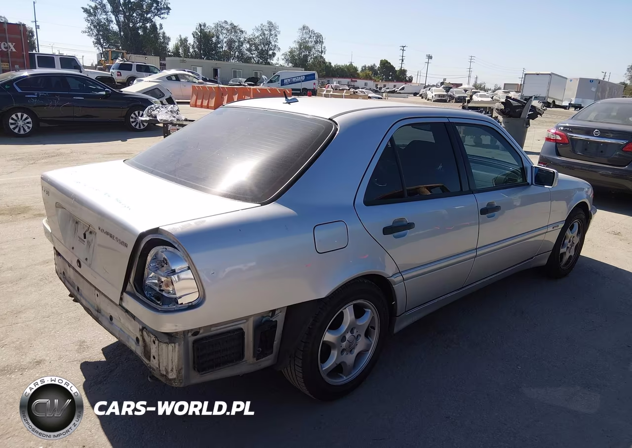 2000 Mercedes-Benz C 230 Kompressor VIN:WDBHA24GXYA834042 - 4
