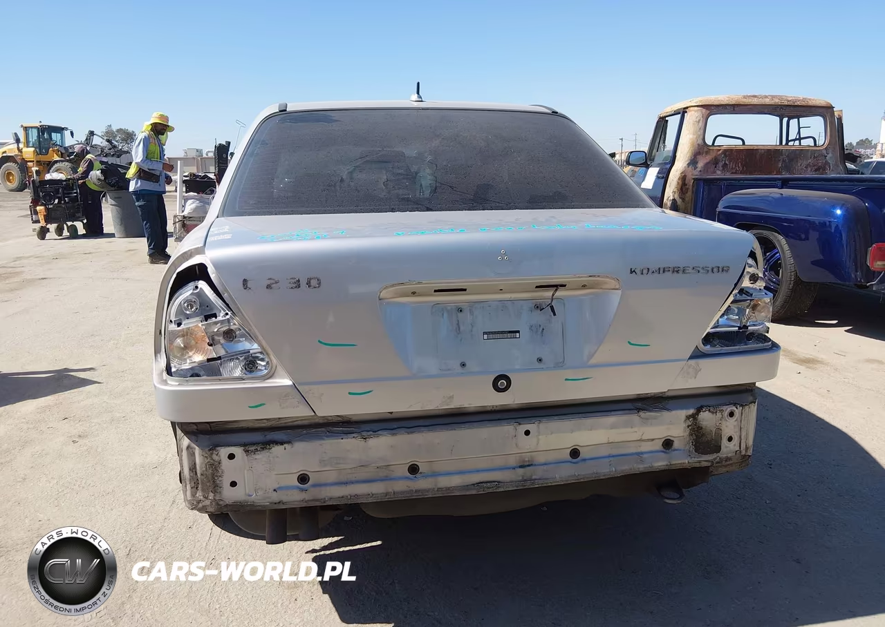 2000 Mercedes-Benz C 230 Kompressor VIN:WDBHA24GXYA834042 - 6