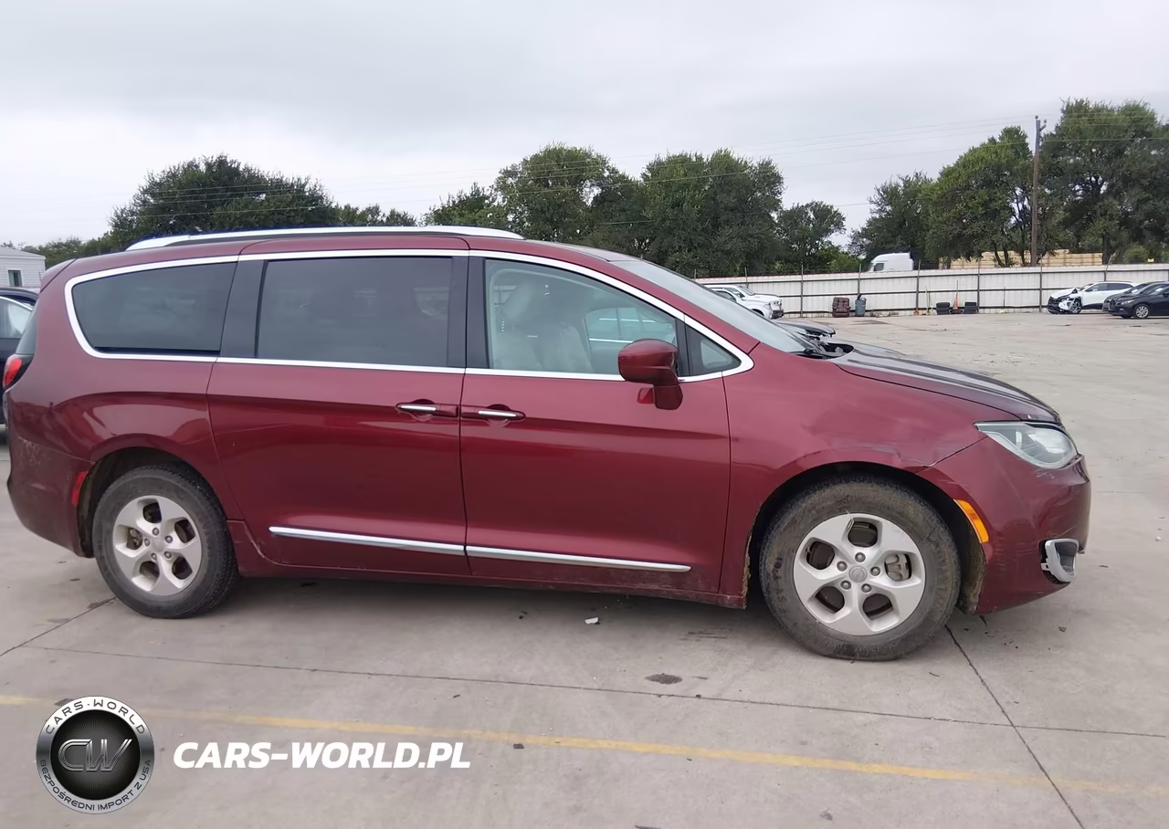 2017 Chrysler Pacifica Touring-L Plus VIN:2C4RC1EG5HR770335 - 13