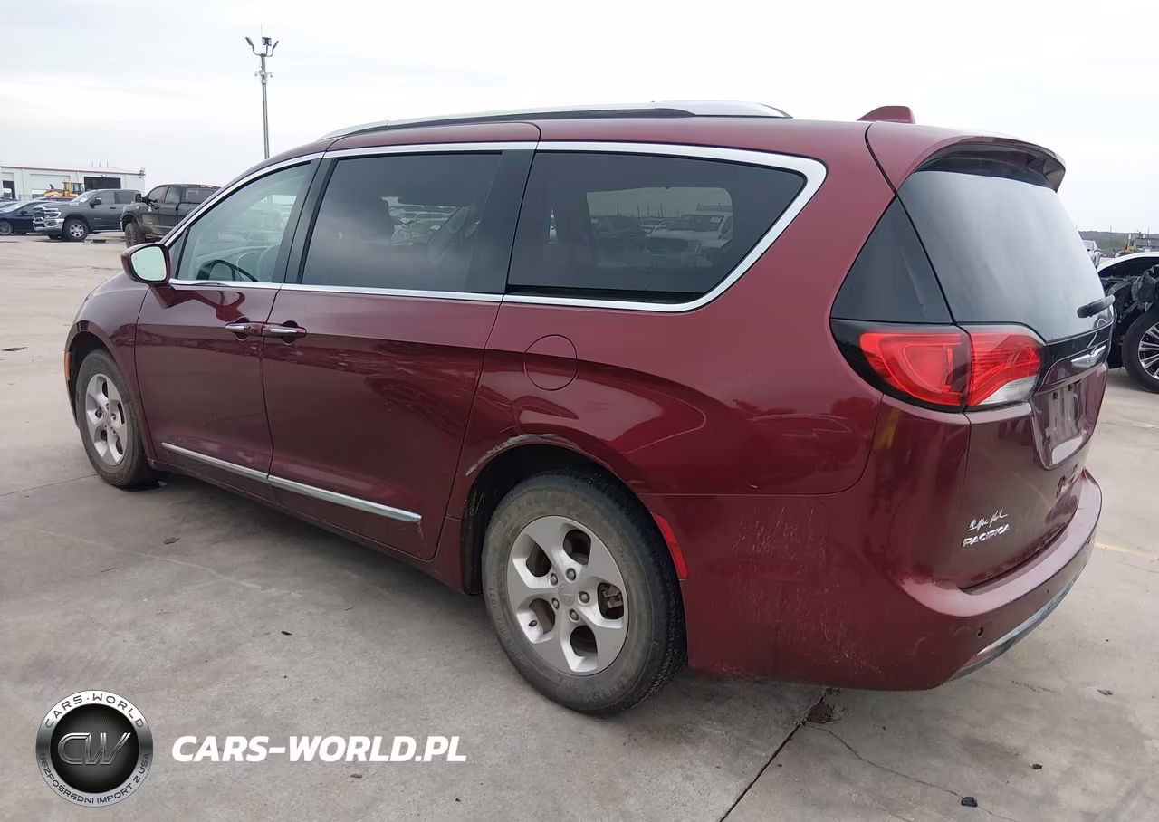 2017 Chrysler Pacifica Touring-L Plus VIN:2C4RC1EG5HR770335 - 3