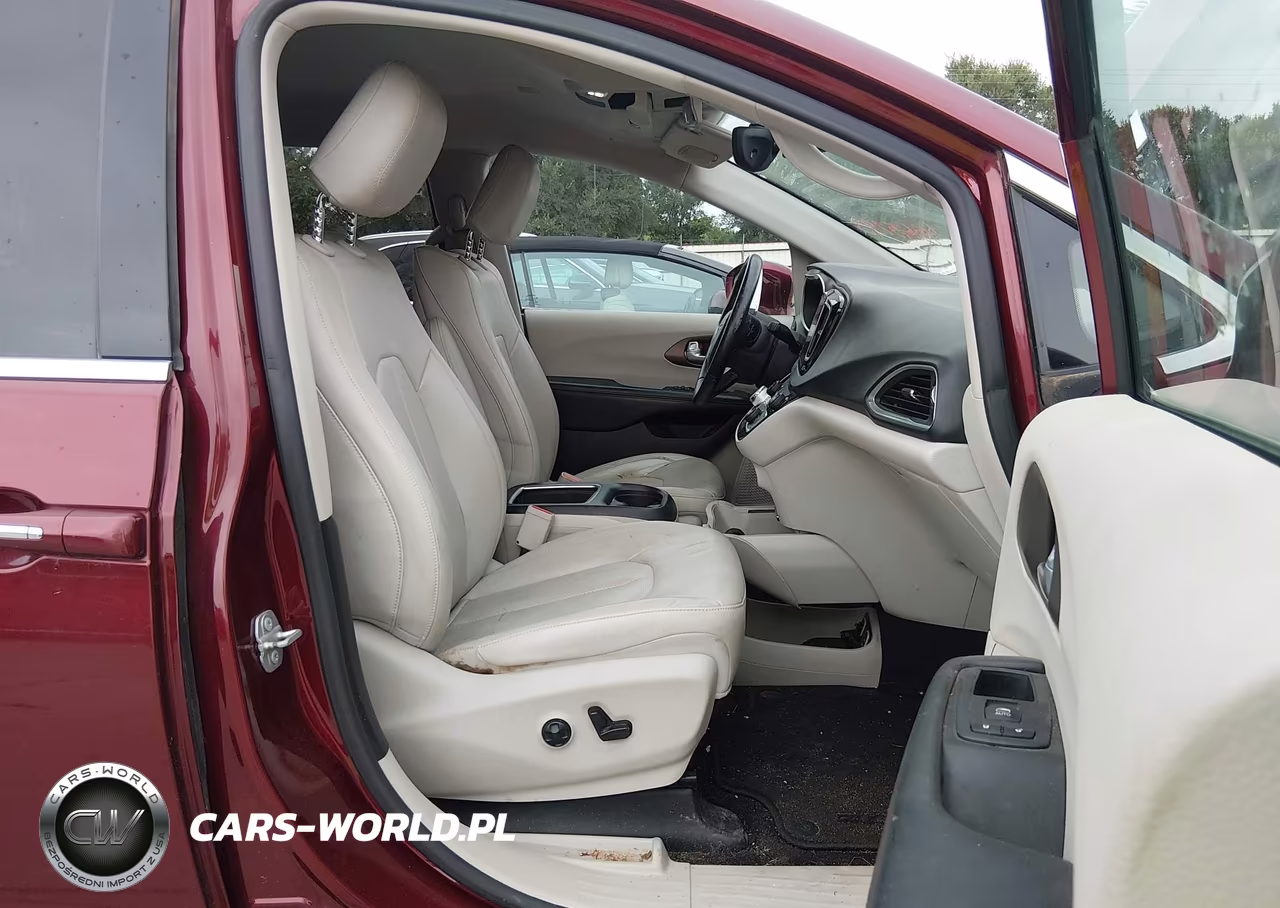 2017 Chrysler Pacifica Touring-L Plus VIN:2C4RC1EG5HR770335 - 5