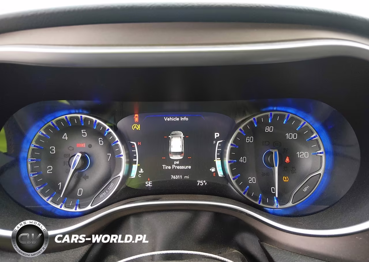 2017 Chrysler Pacifica Touring-L Plus VIN:2C4RC1EG5HR770335 - 7