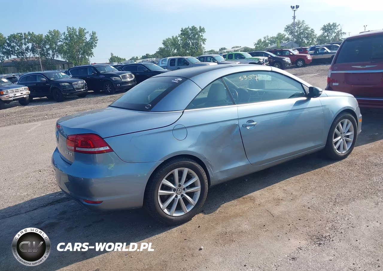 2015 Volkswagen Eos Komfort Edition VIN:WVWBW8AH3FV002525 - 4