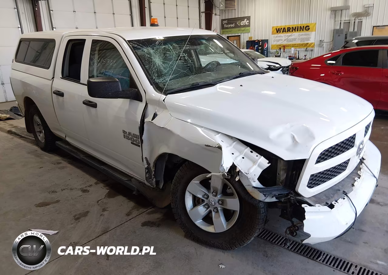2019 Ram 1500 Classic Express 4X4 6'4 Box VIN:1C6RR7FG2KS631700 - 1