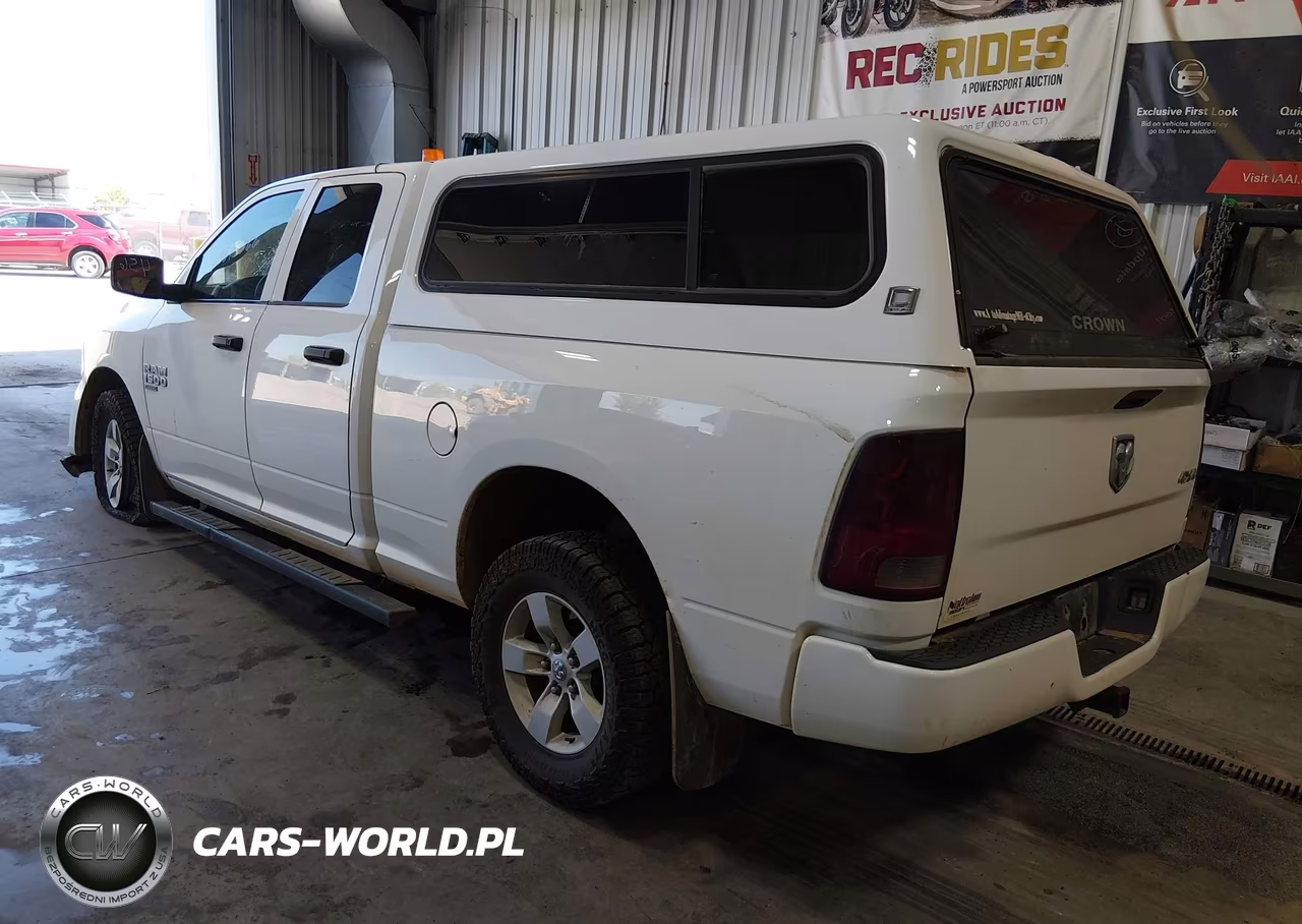 2019 Ram 1500 Classic Express 4X4 6'4 Box VIN:1C6RR7FG2KS631700 - 3