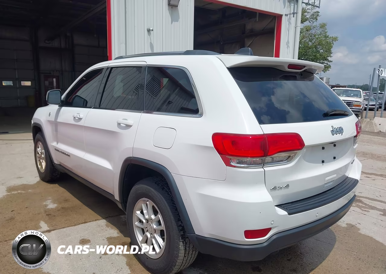 2019 Jeep Grand Cherokee Laredo E 4X4 VIN:1C4RJFAG6KC748630 - 3